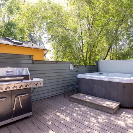 Spacious Layout │West Side │Walk Everywhere │Hot Tub │One Block to River