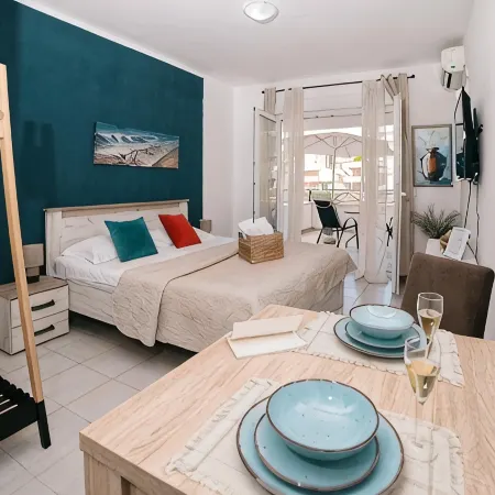 Studio with Sea views and Large Terrace with sun bed