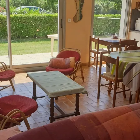 Twin detached villas 100m from the beach