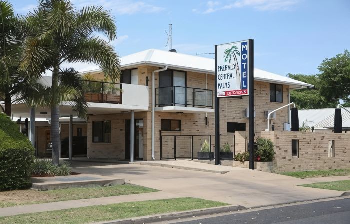 Emerald Central Palms Motel