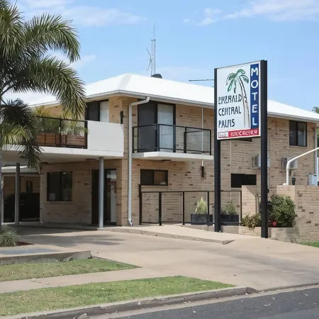 Emerald Central Palms Motel