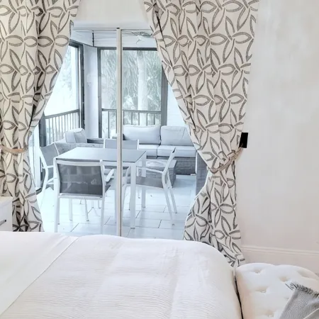POSHPADZ-Playa Blanca-Walk to Jupiter Beach-Balcony with Seating & Dining Area