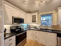 Quiet, elegant cottage just steps from downtown Pittsboro—minutes to Jordan Lake - 4-Star