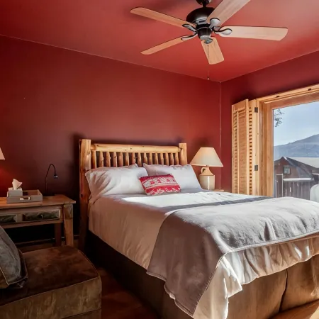 Ski Chalet with Pool, Hot Tub, Sauna, Pizza Oven, 2 Fireplaces & Outdoor Firepit