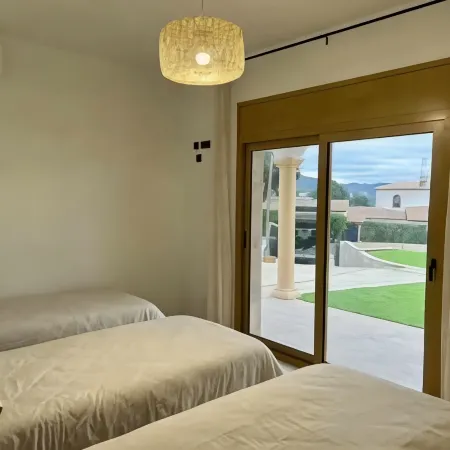 Villa Cabañas with Infinity Pool, Gardens and Barbecue in Calonge, Costa Brava
