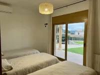 Villa Cabañas with Infinity Pool, Gardens and Barbecue in Calonge, Costa Brava