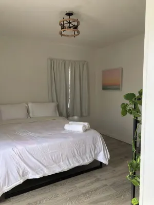 Charming 1-bedroom house with WiFi in lovely Bakersfield - Bungalows