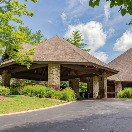 Minutes from Sdc! Pools! Scenic Wooded Views! Lake!