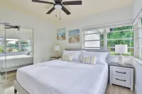 Huge Cove Home w Tiki and Spa+ Bikes, Minutes to Ocean - 3성급