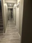 Cozy 2 bedroom basement with 2 beds, kitchen, 75’’ TV and bathroom - บังกะโล