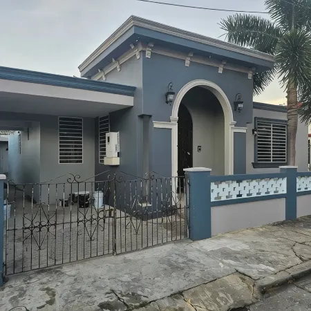 Vadis's Lux Studio in beautiful Mayagüez with WiFi, AC, laundry