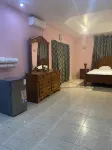 Spacious self contained room with wifi, a kitchenette and jacuzzi - Apartments