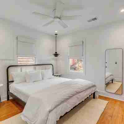 The Philip's Suite, newly renovated 3 Bed/3 EnSuite Bath, 1 Block to King Rooms