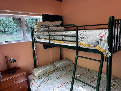 Little Kaiteriteri Rose's bach -3min walk to beach - 2-Star
