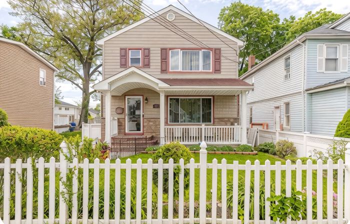 Charming Urban3-bedroom  apartment in Hempstead with WiFi and AC
