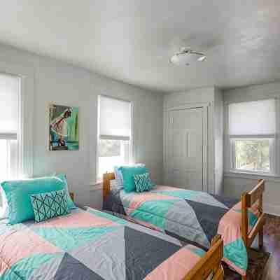 Lovely Downtown Townhome Rooms
