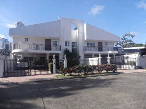 Two Floors Duplex in the middle of Panama City. - Wifi