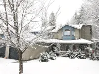 Modern Midtown Home w/ Luxury Finishes & Hot Tub! - بيت ضيافة
