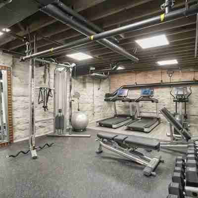 Near Broadway! Unique  Condo with Speakeasy,  Pool & Free Parking Fitness & Recreational Facilities