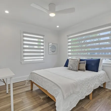 LUXURIOUS CRAFTSMAN HOME 3-BLOCKS AWAY FROM BEACH