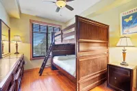 3-bedroom Penthouse in the Village/ walk to the Gondola/ top floor. - 4 tähden