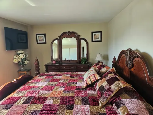 Welcome to, Days Inn Paradise located in Clinton Townshipship Michigan. - Homestays