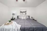 2-bedroom apartment in cool Fort Smith with AC - Homestays