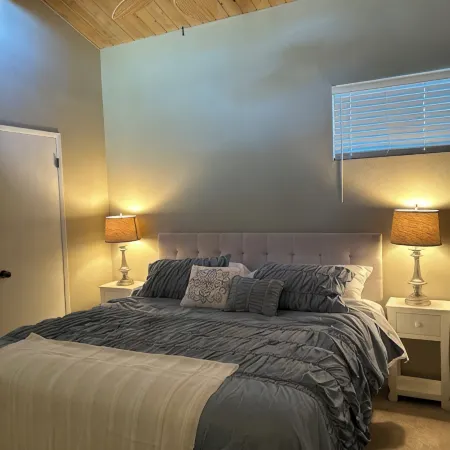 Welcoming 2-bedroom condo close to the beach in charming Birch Bay.