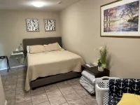River cabin w access.  close to town. Hot tub! 35 foot deck - Feriehus