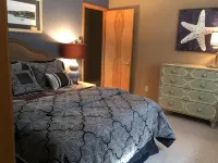 Premier Vacation Rental, Pet Friendly, Walk to Water, Restaurant, Shopping, WiFi