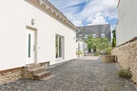 "Brunnenhaus": Stylish vacation home with Mediterranean courtyard and huge garden - Homestays