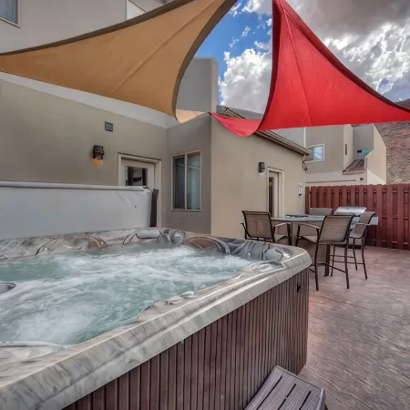 DW7 Spacious Cowboy-Themed Condo near Arches National Park With Hot Tub!