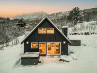 Cozy Little Cabin w/Hot Tub - de charme