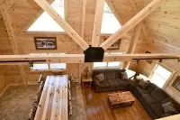 Stay on Kingdom Trails in a four bedroom cabin! - Wifi