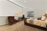 Spacious Trickey Moose Family Retreat - Woodstove, Firepit, Kayaks, Water Access - 무료 와이파이
