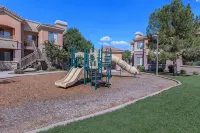 Vacation worthy Gilbert resort setting - 4つ星