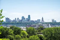 Downtown Bungalow | Fully Updated | Best KC Views - Bintang 2