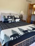 82 Acre Hobby Farm with Lincoln Log Cabin - 3-stjärniga