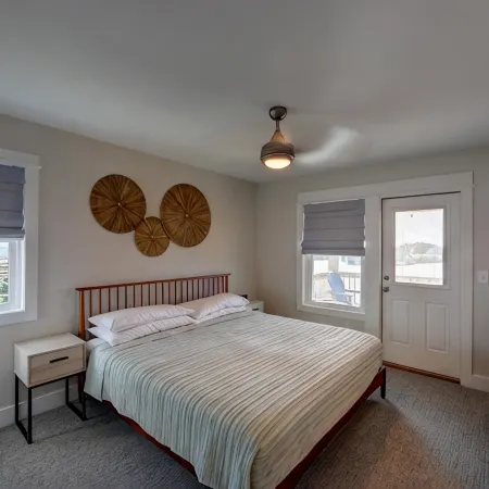 Playroom, Basketball & Pool; Lakefront w/ Sound & Sunset Views; Dog Friendly