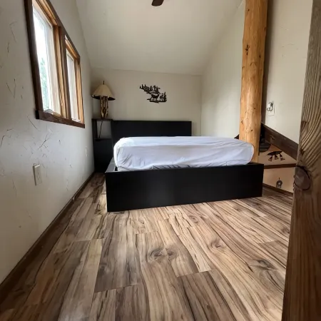 Rose Mountain Escape is peaceful with beautiful views and we are pet friendly.
