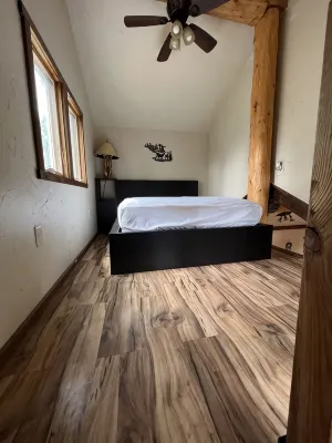 Rose Mountain Escape is peaceful with beautiful views and we are pet friendly. - Chalets