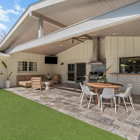 The Palm - East Beach Private Retreat - Saltwater Pool, Hot Tub, Beach Access!