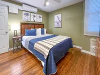 3 minutes walk to the beach. Nearby shopping and restaurants - 2 Sao