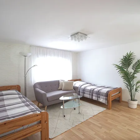Central, quiet, vacation ambience, near Cologne Trade Fair & Mediterana Отели рядом с достопримечательностью «Станция метро Thielenbruch»