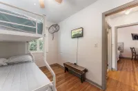 Spacious 1 block to Downtown Mt. Dora "The Brick Haven" with Garage Gameroom!! - Homestays