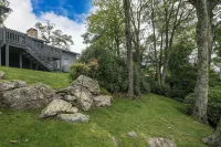 Alpine Bliss - Walk to slopes, dog friendly, fenced yard! - Boutique