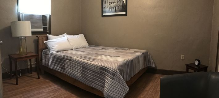 The Raccoons Den in the quaint Village of Aurora Hotels in Marshall County