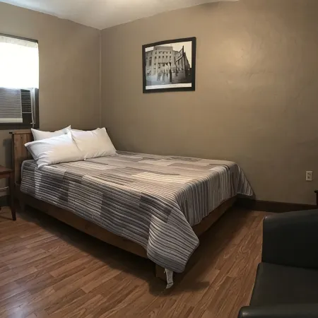 The Raccoons Den in the quaint Village of Aurora