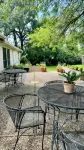 Centrally located, elegant, spacious, home, large screen tv, pool & ping pong! - Homestays