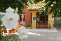 Alberg Roques Blanques - parking